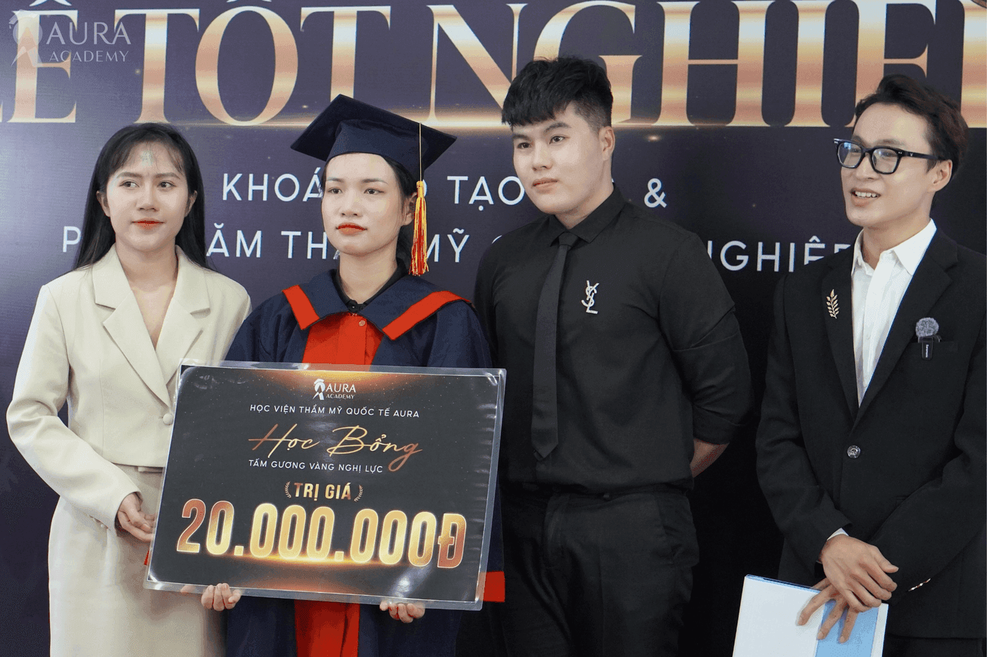 Lễ tốt nghiệp của học viên Aura Academy